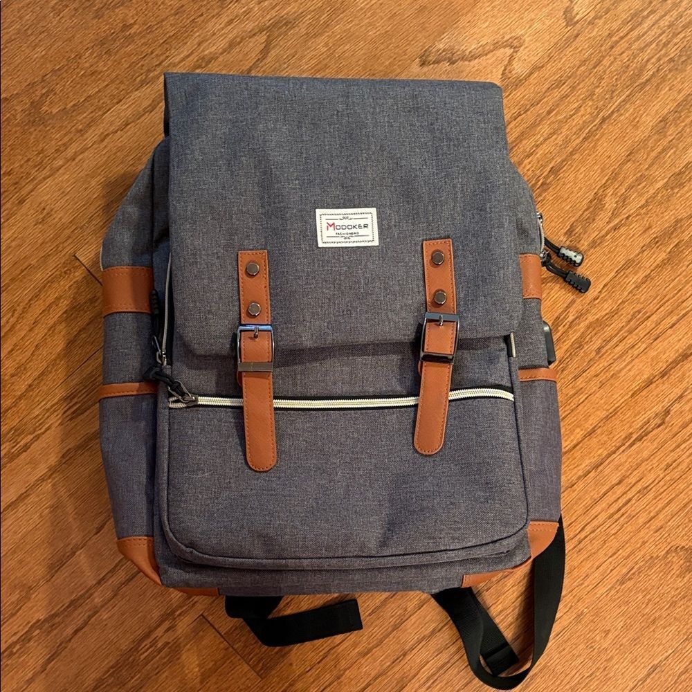Mookers backpack - gray and brown- lost of compartments